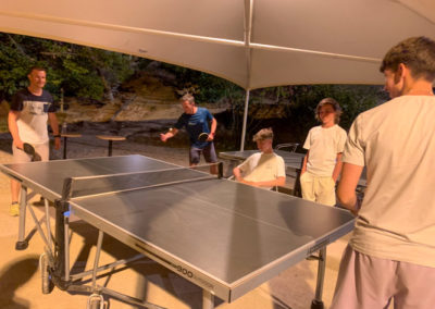 Soirée ping-pong au village de gîtes de Ravel