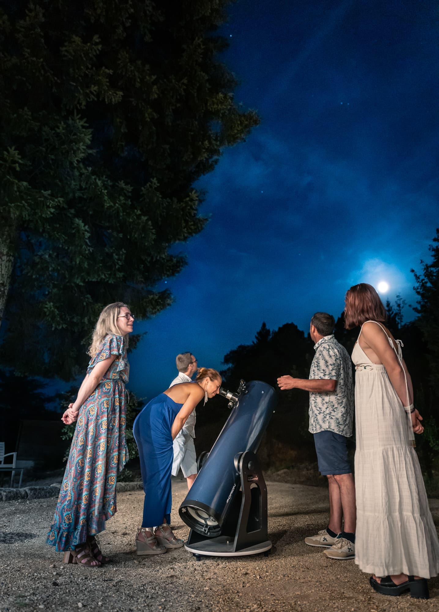 Soirée initiation à l'astronomie au Domaine de Ravel dans les Cévennes : observation des étoiles avec télescope en pleine nature